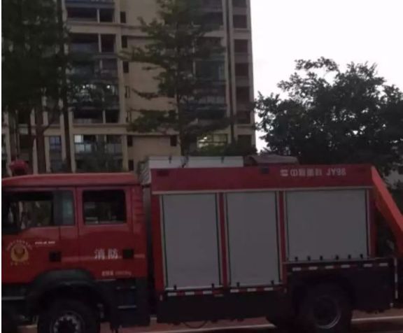 泛亚电竞突发！福州一名五岁男童被卷入小区地库卷帘门！很遗憾没能救回……